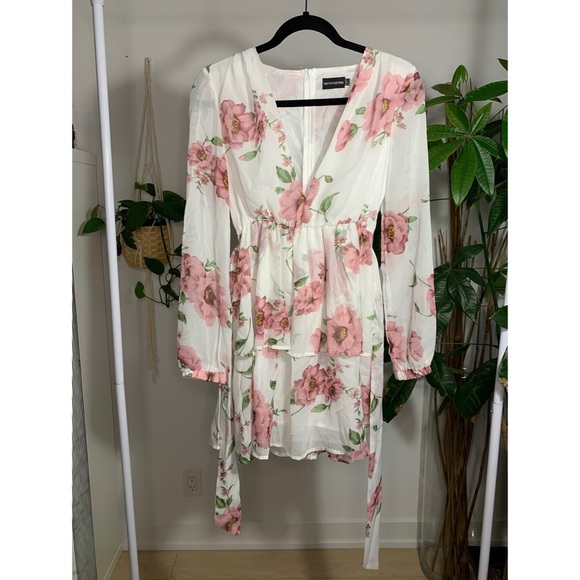 White Floral Chiffon Double Tier Plunge Dress 🎀 - Picture 5 of 5